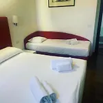 拉特拉尼dfm旅馆 4*