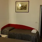 拉特拉尼dfm旅馆 4*